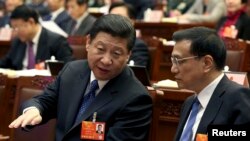 預料將出任中國國家主席的習近平(圖左)與現任副總理李克強(圖右)出席人大會議