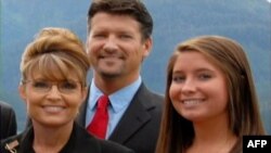 Бристол Пэйлин с родителями