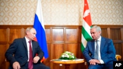 俄罗斯总统普京和格鲁吉亚分裂省份阿布哈兹领导人会谈 (2017年8月8日)