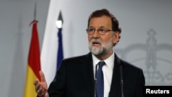 西班牙首相拉霍伊在首相府召開的新聞發布會上講話 (資料圖片)