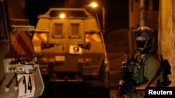 一名以軍在守衛西岸希伯萊市