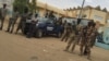 La gendarmerie tchadienne devant le tribunal de grande d'instance de N'Djamena lors de la comparution de 5 leaders de la société civile.