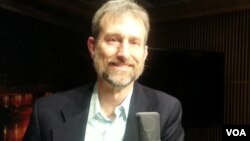 &nbsp;تعزیہ جس میں سبز اور لال جھنڈوں کا استعمال کیا گیا ہے