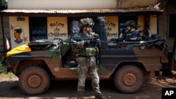 2013年12月7日法国干预部队出现在中非班吉动乱地区。
