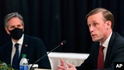 美國國務卿布林肯與國家安全顧問沙利文在阿拉斯加美中高層會談上（美聯社2021年3月18日）