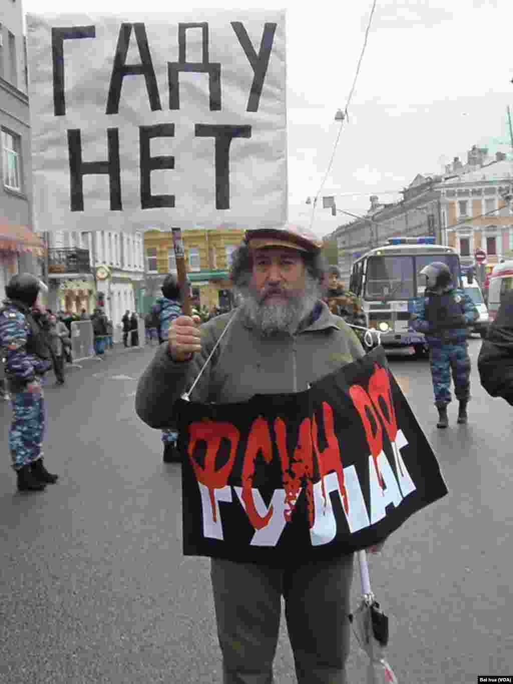 电工萨克松诺夫。(美国之音白桦拍摄)