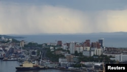 俄罗斯符拉迪沃斯托克(海参崴)港口的一个码头（2017年5月18日）