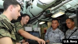 美軍“格林維爾號”核潛艇2018年12月10日接待菲律賓海軍（美國海軍照片）