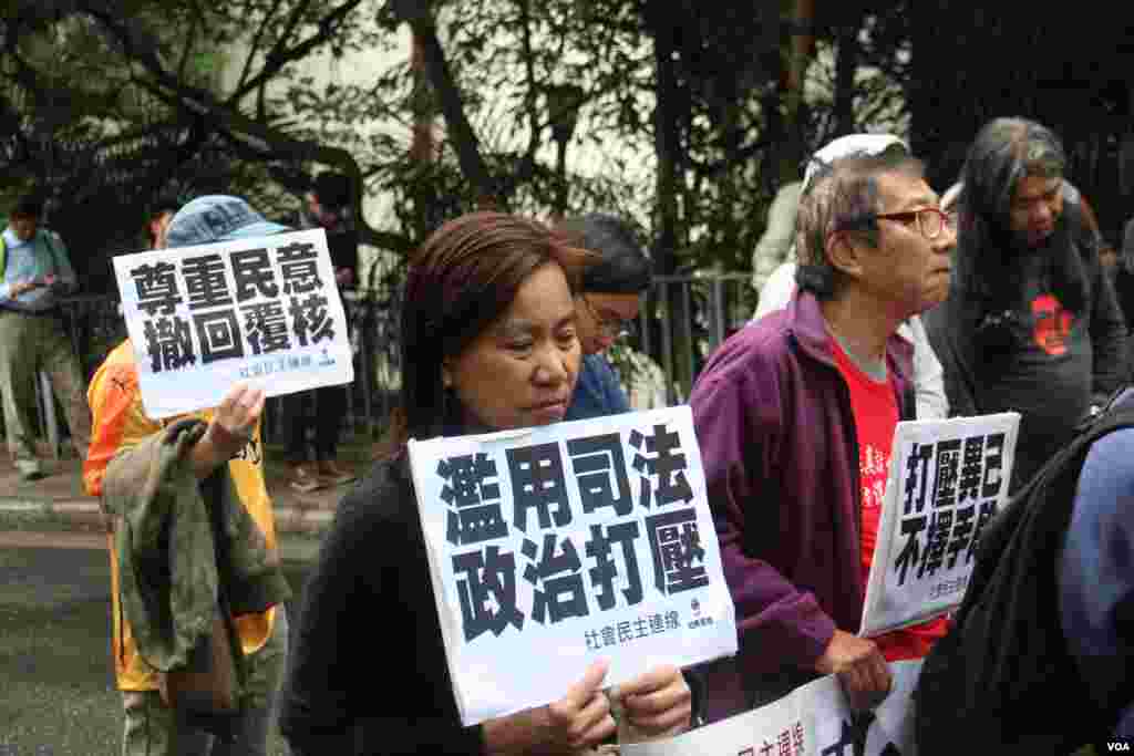 泛民政黨遊行至禮賓府抗議司法覆核民選議員(海彥拍攝)