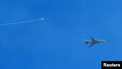 在大马士革附近上空的叙利亚空军战斗机