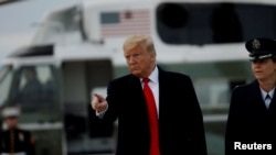 美国总统特朗普走向空军一号从华盛顿前往新泽西。（2020年1月28日）