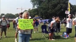  茶党人士国会外抗议奥巴马的医改法案