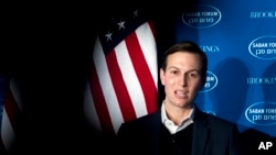 川普总统的白宫高级顾问库什纳在华盛顿举办的2017年萨班论坛上发表讲话。（2017年12月3日）