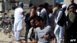 一名阿富汗男子在喀布尔遭塔利班袭击后搜寻亲人未果，失声痛哭。被炸地点接近美军特种部队驻扎的一处基地。(2015年8月8日)