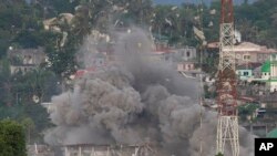 菲律宾马拉维，菲空军战机向疑似是穆斯林激进分子的位置投下炸弹。（2017年6月9日）