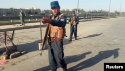 阿富汗警察在首都巡邏