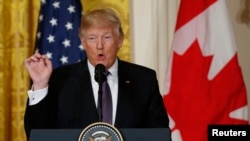 2017年2月13日，美国总统川普在白宫与加拿大总理特鲁多举行联合记者招待会。