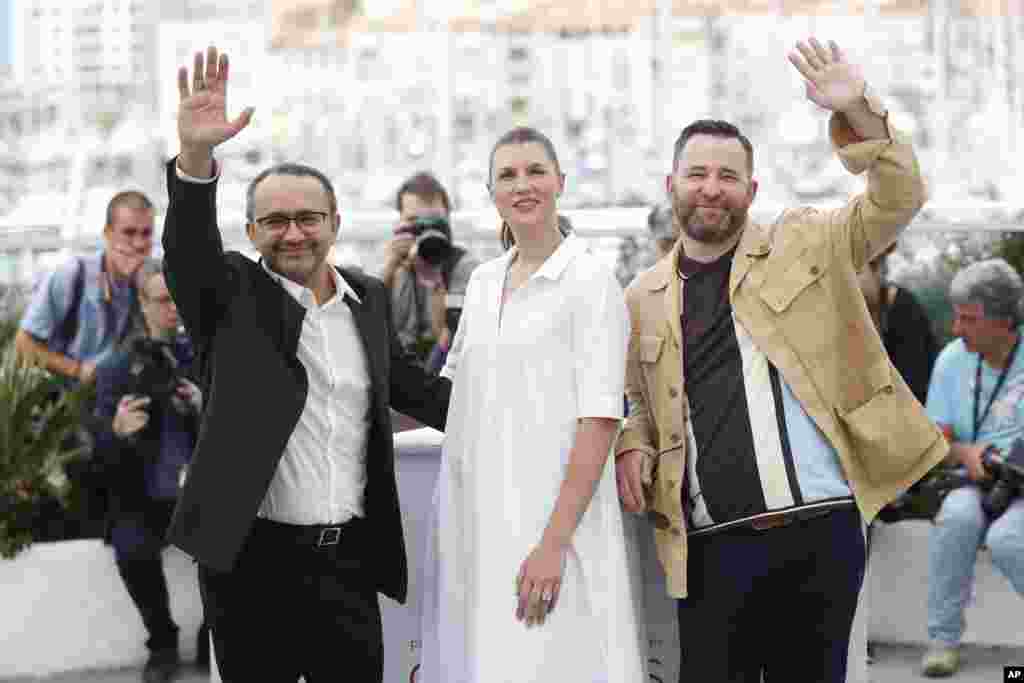 2017年5月18日，主竞赛单元电影《无爱可诉》（Loveless）在第70届戛纳电影节举行首映礼。该影片导演 Andrey Zvyagintsev, 演员 Maryana Spikav 和 Alexei Rozin pose 在影片发布会上亮相