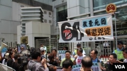 多個香港團體遊行到中聯辦要求徹查死因