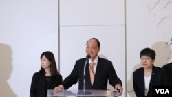 台湾海基会董事长林中森（中）(杨明拍摄)