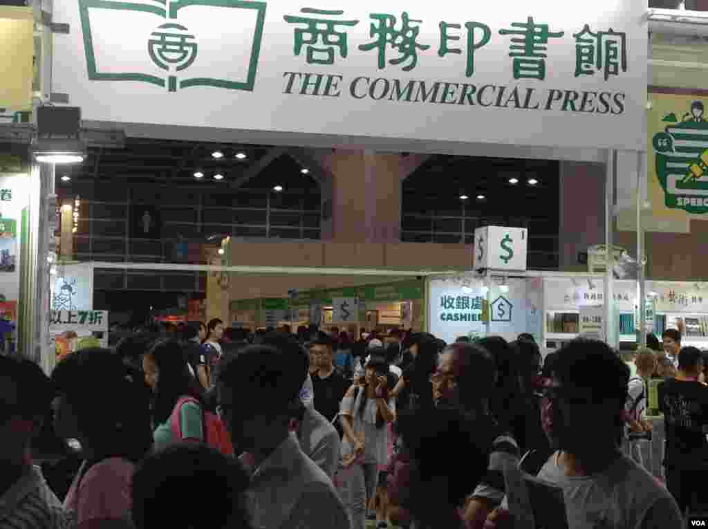 一年一度的香港書展7月20起在灣仔會展中心連續展出七天。據貿發局統計，共有640個書商參展，創下歷年新高，而主辦方也期待參觀人次可以再次突破百萬。