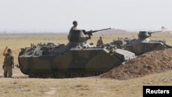 土耳其軍隊在接近敘利亞邊界地區巡邏