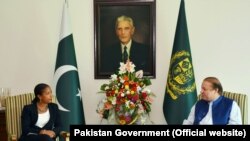 蘇珊賴斯(左)與巴基斯坦總理扎里夫(右)