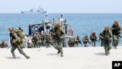 资料照 美国与菲律宾海军陆战队今年五月进行军事训练