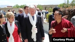 美驻华大使博卡斯访问西藏色拉寺（图片来源：美国驻华大使馆）