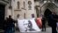 Сторонники Джулиана Ассанжа устроили акцию в поддержку основателя WikiLeaks у Королевского суда в Лондоне, 23 октября 2021 года