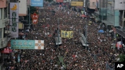數以萬計的民眾6月16日星期天走上街頭抗議香港政府的反送中條列