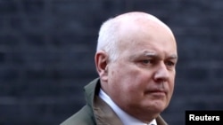 参与牵头联署的保守党议员施志安（Iain Duncan Smith，又译史密斯）