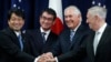 (左起) 日本防务大臣小野寺五典，日本外务大臣河野太郎，美国国务卿蒂勒森和美国国防部长马蒂斯在美国国务院召开美日国防和外交会谈 (2017年78月17日)