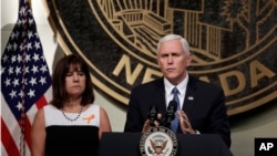 美國副總統彭斯參加在賭城舉行的一次悼念儀式。