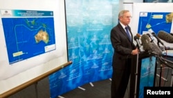 澳大利亚海事安全机构紧急回应处负责人约翰•扬回答记者提问。