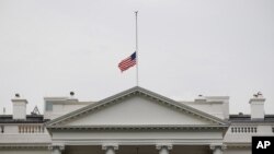 白宮下半旗為槍擊事件致哀