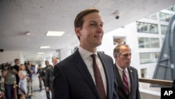 Mr. Jared Kushner kenan lokacin da ya iso Majalisar Tarayyar Amurka, Capital Hill.