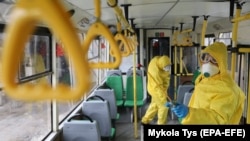 Дезинфекция троллейбуса во Львове. 3 марта 2020 г.