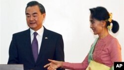 王毅4月5日抵達緬甸，並於當天跟緬甸新任外長昂山素姬見面。