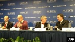 На фото слева направо: Ричард Вайтс, Андрей Пионтковский, Леон Арон, Глен Ховард