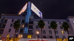 在好莱坞一家影院外的电影《采访》宣传横幅